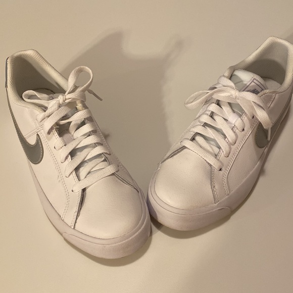 Nik - Picture 4 of 4